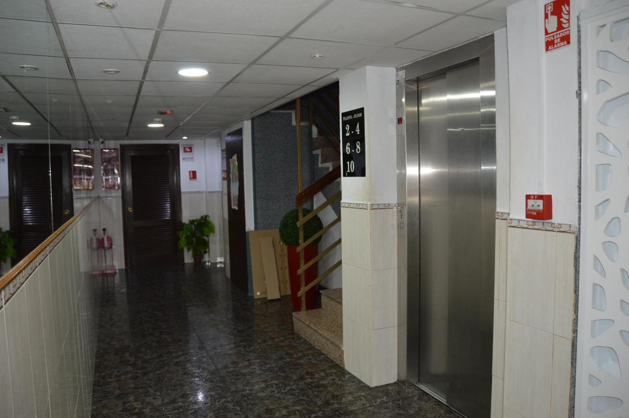 Apts Ara With Pool Appartement